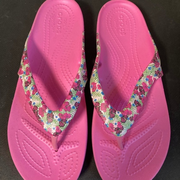 Crocs Women’s Kadee II pink tropical Flip Flop Sandal size 8 - Picture 1 of 4
